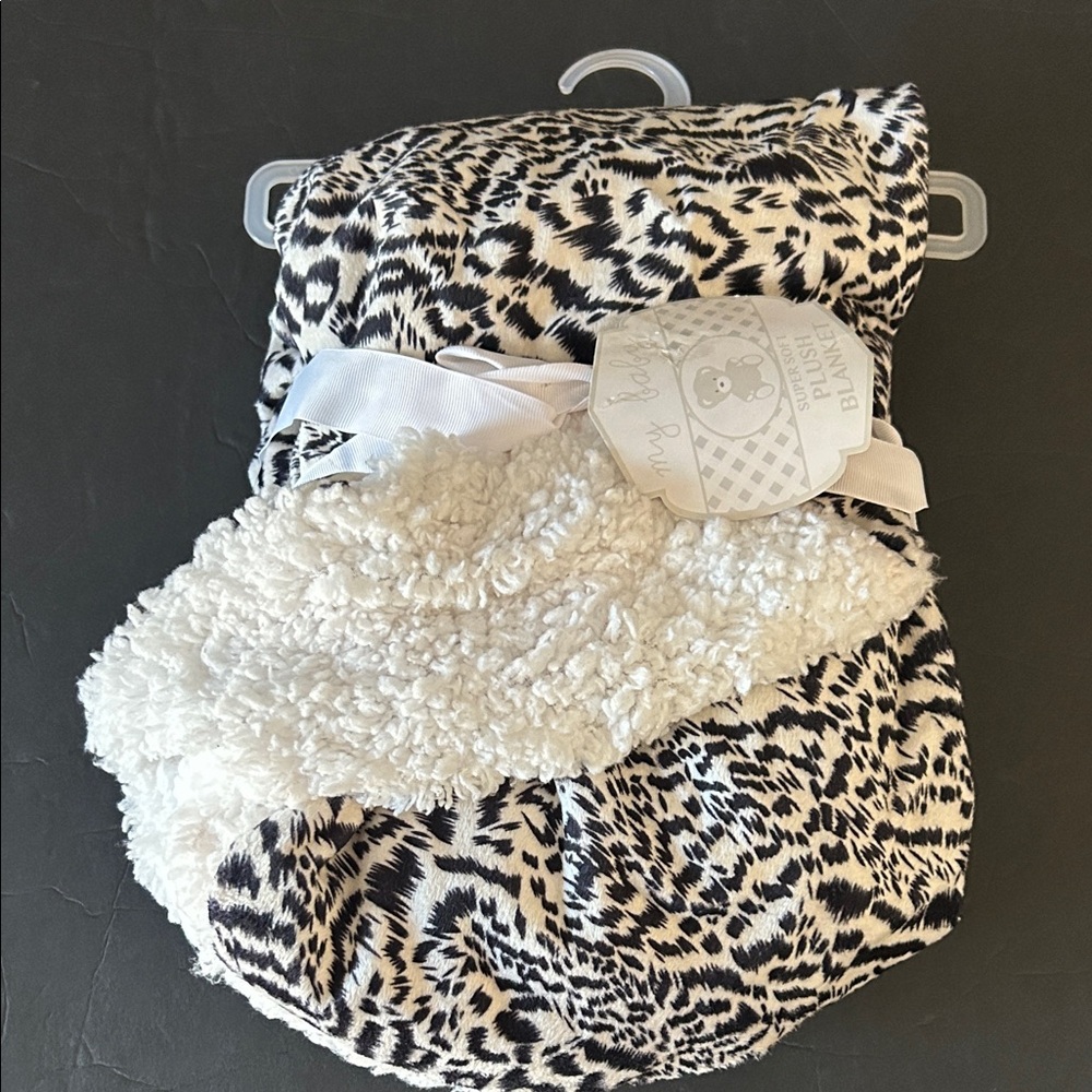 Plush Leopard Print Sherpa Throw Blanket - Black & Cream